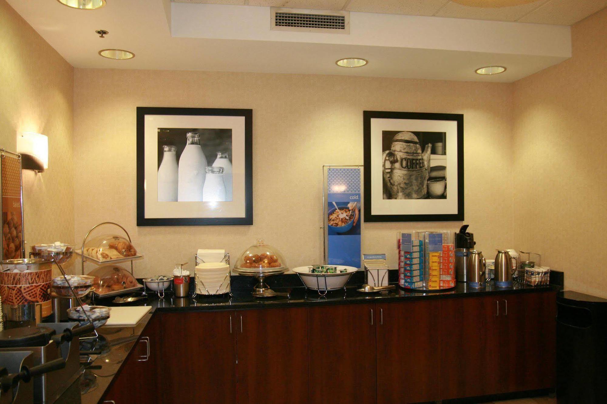 Hampton Inn Chicago Elgin/I-90 Restoran gambar